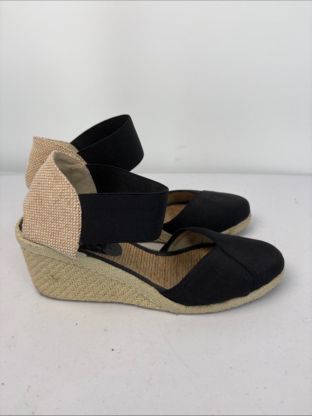 👟 Lauren Ralph Lauren Black and Beige Wedge Espadrille Sandals - Picture 3 of 7